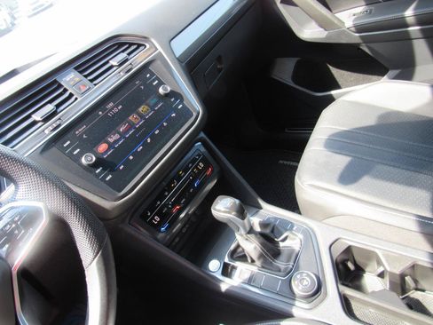 Used 2022 Volkswagen Tiguan SE R-Line AWD/4WD image 31