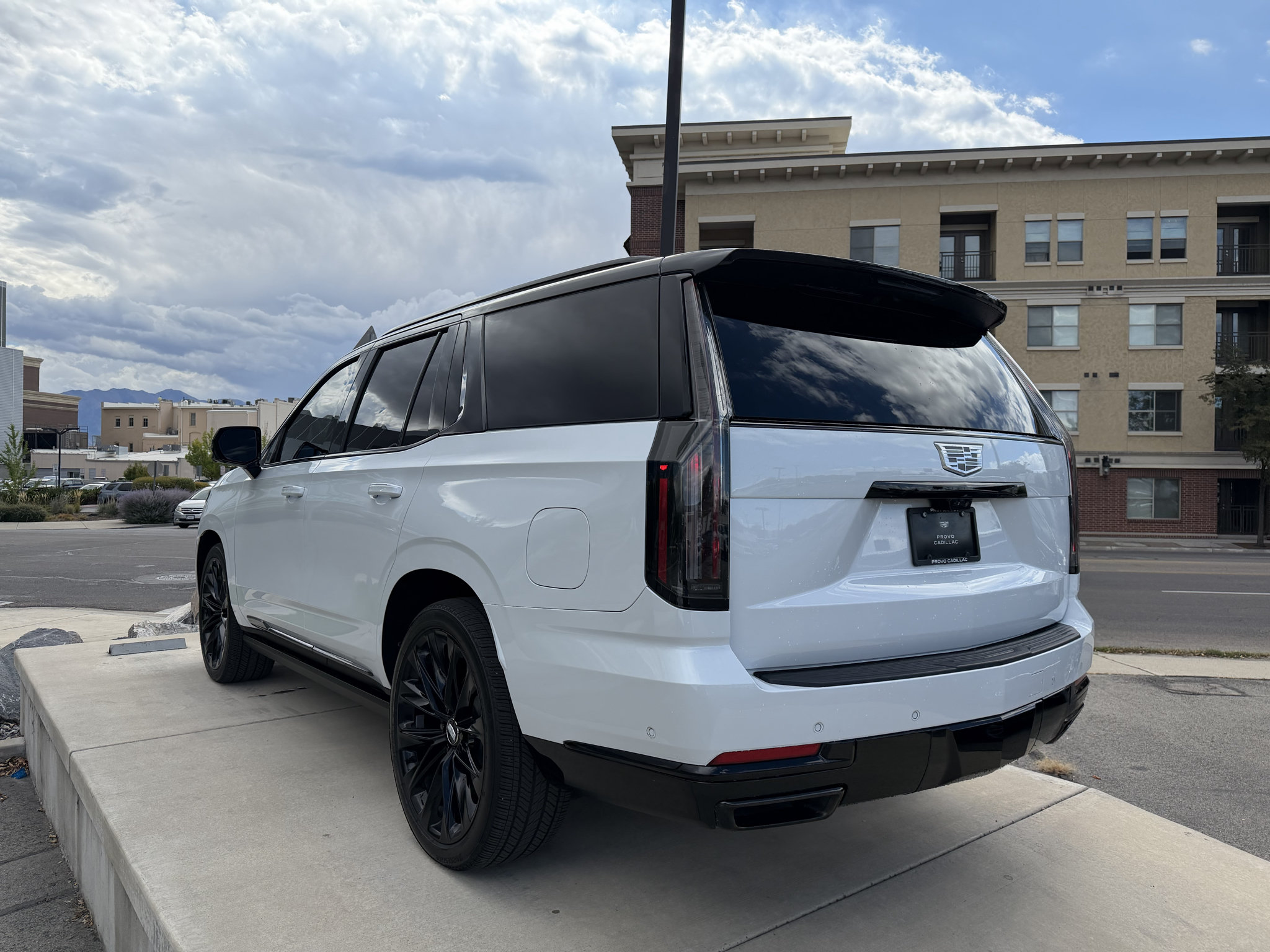 Used 2026 Cadillac Escalade Platinum Sport w/ LPO, ONYX Package AWD/4WD image 6