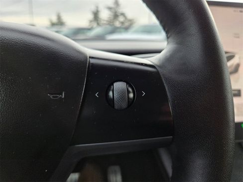 Used 2023 Tesla Model Y Performance image 19