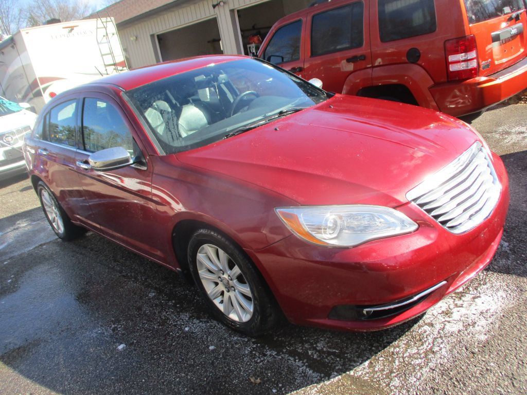 Used 2013 Chrysler 200 Limited FWD image 3