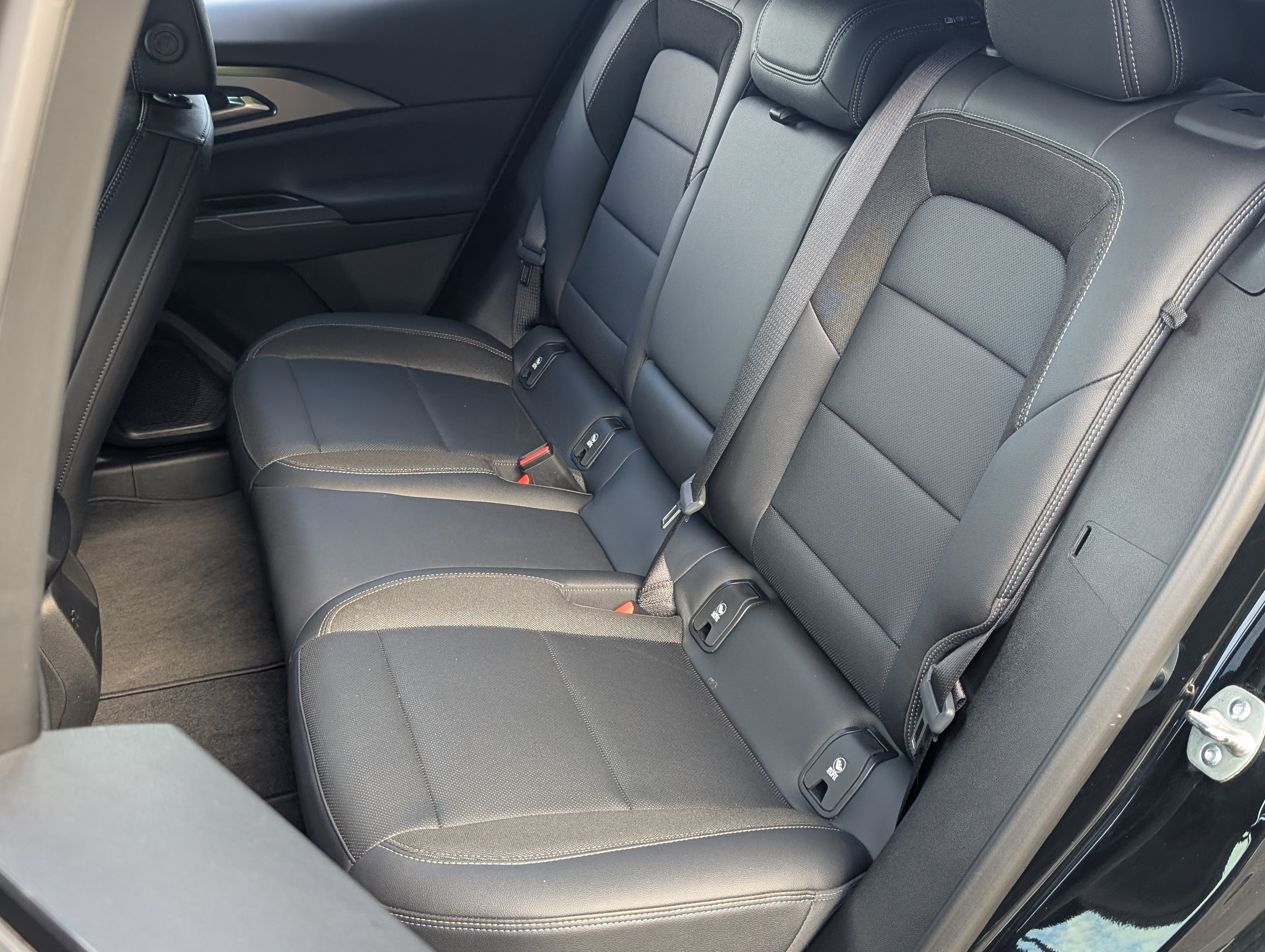 Used 2025 Chevrolet Equinox EV LT w/ Convenience Package AWD/4WD image 17