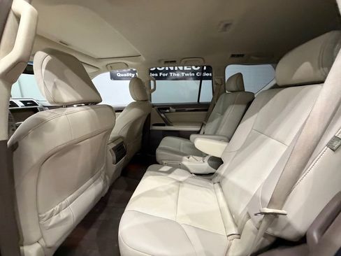 Used 2017 Lexus GX 460 Premium AWD/4WD image 23