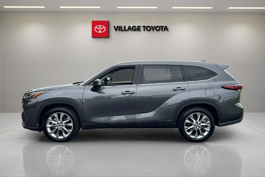 Used 2025 Toyota Highlander Limited FWD image 2