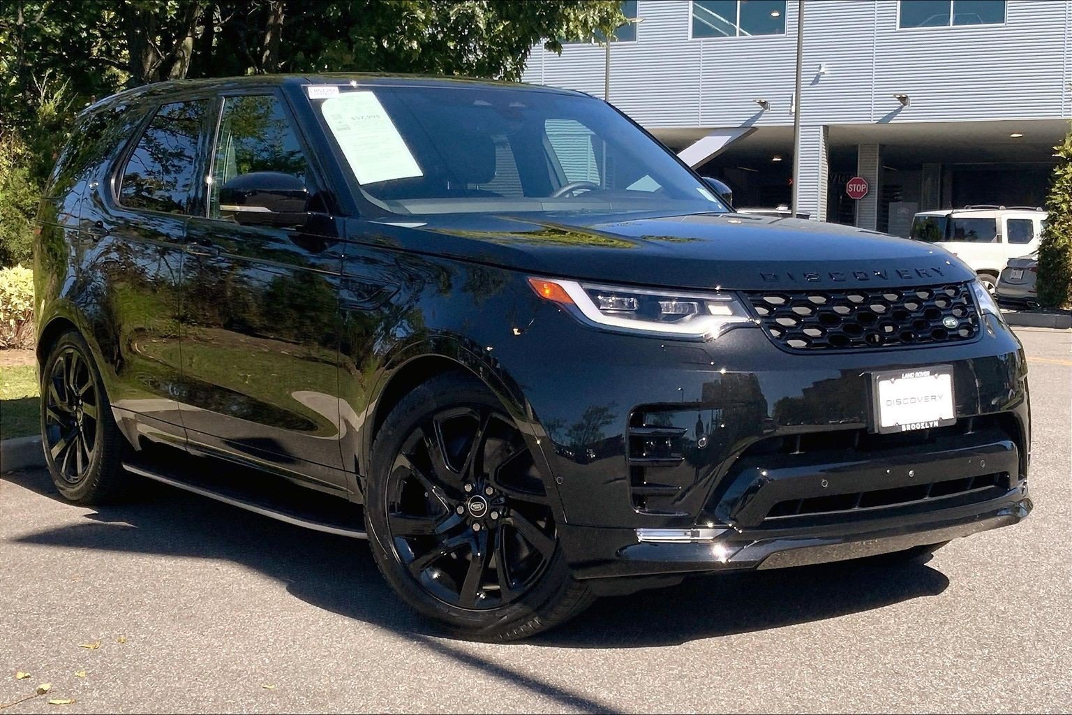 Certified 2025 Land Rover Discovery Dynamic SE AWD/4WD image 2