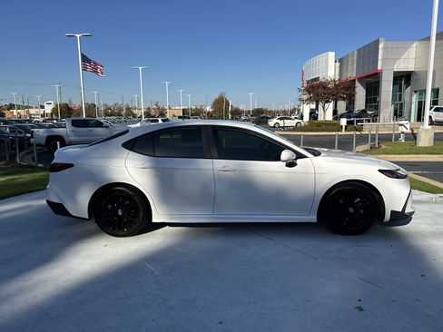 Certified 2025 Toyota Camry SE image 11