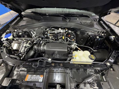 Used 2023 Ford Explorer XLT AWD/4WD image 31
