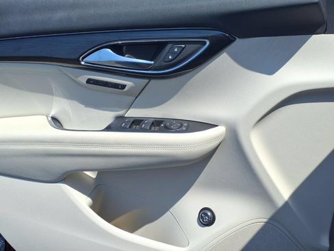 Used 2022 Buick Envision Essence w/ Safety Package FWD image 18