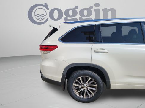 Used 2018 Toyota Highlander XLE FWD image 31