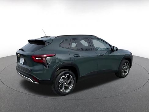 Used 2025 Chevrolet Trax LT w/ LT Convenience Package image 15
