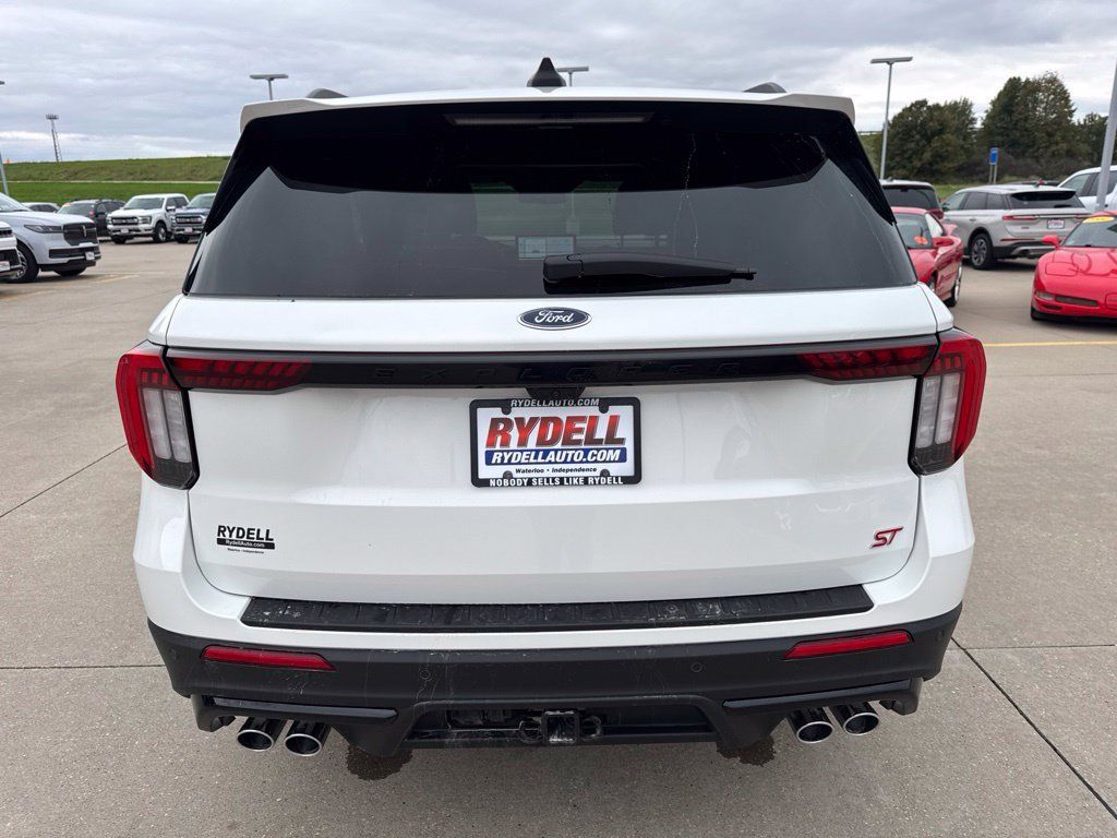 Used 2025 Ford Explorer ST AWD/4WD image 34