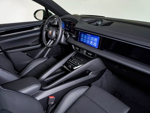 New 2026 Porsche Macan 4 Electric image 14