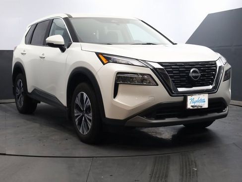 Used 2023 Nissan Rogue SV image 2