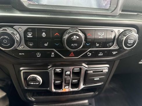 Used 2021 Jeep Gladiator Overland image 25