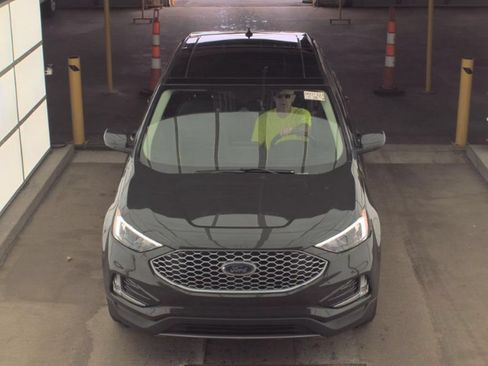Used 2023 Ford Edge SEL w/ Convenience Package AWD/4WD image 3