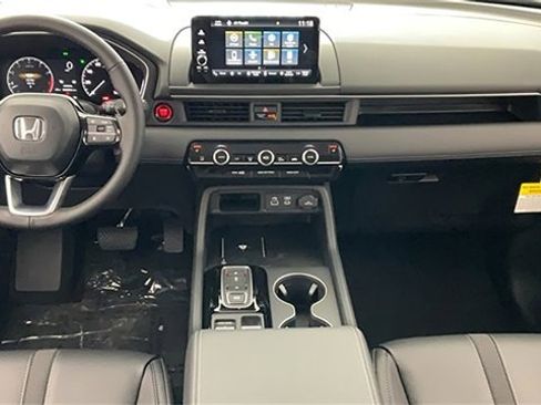 New 2025 Honda Pilot EX-L image 3