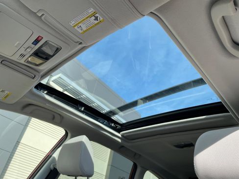 Used 2018 Subaru Forester 2.5i Premium w/ All-Weather Package image 4