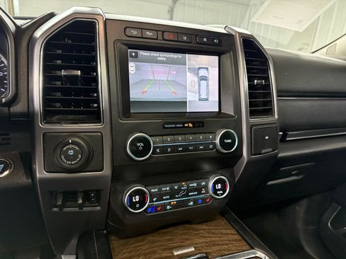 Used 2019 Ford Expedition Max Platinum image 18