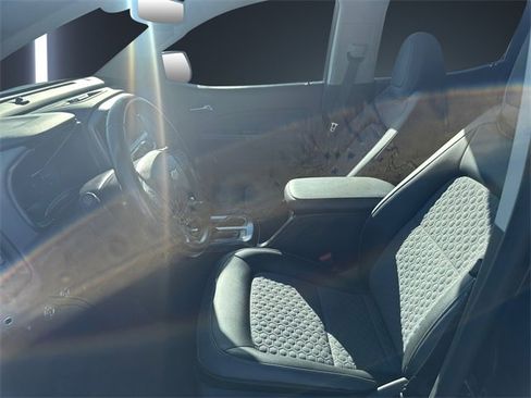 Used 2017 Chevrolet Colorado Z71 w/ Z71 Midnight Edition image 9