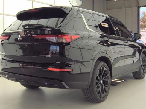 Used 2023 Mitsubishi Outlander SE Black Edition image 10