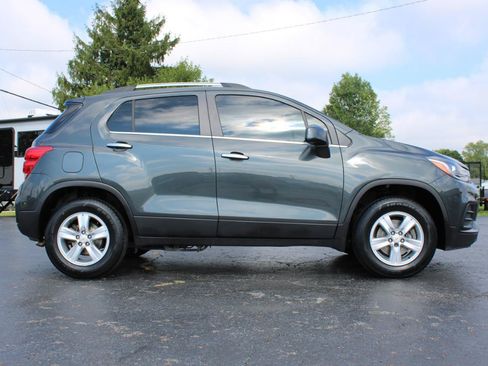 Used 2018 Chevrolet Trax LT w/ LT Convenience Package AWD/4WD image 3