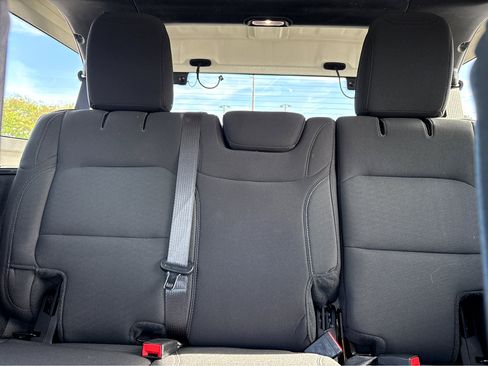 Used 2019 Jeep Wrangler Unlimited Sahara AWD/4WD image 20