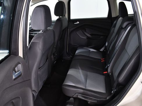 Used 2017 Ford Escape SE image 16