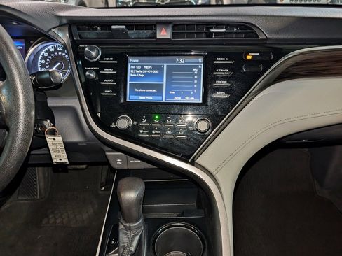 Used 2018 Toyota Camry LE image 33