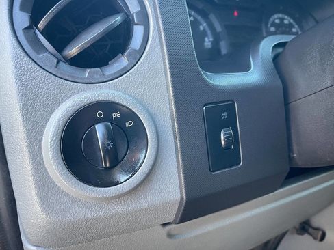 Used 2010 Ford E-350 and Econoline 350 XLT image 19