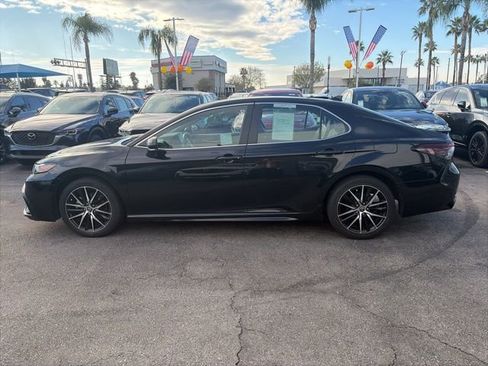 Used 2023 Toyota Camry SE image 2