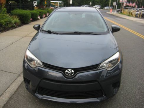 Used 2014 Toyota Corolla LE FWD image 2
