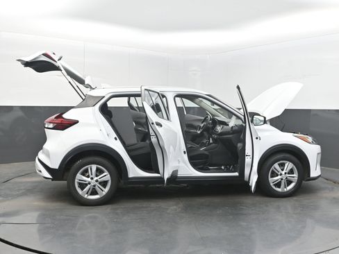 Used 2021 Nissan Kicks S FWD image 44