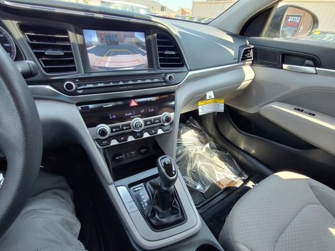 Used 2020 Hyundai Elantra SEL FWD image 17