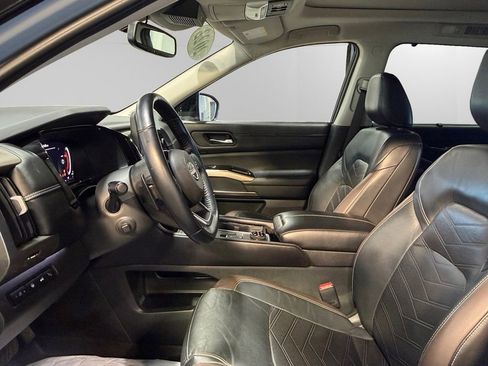 Used 2022 Nissan Pathfinder Platinum image 24