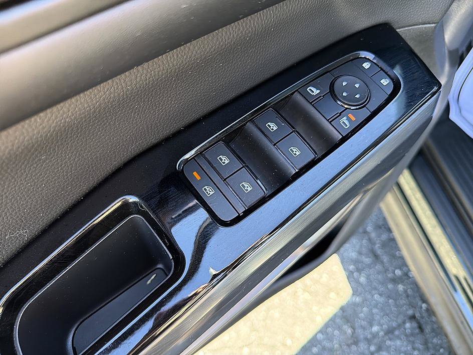 Used 2024 Nissan Pathfinder SL AWD/4WD image 11
