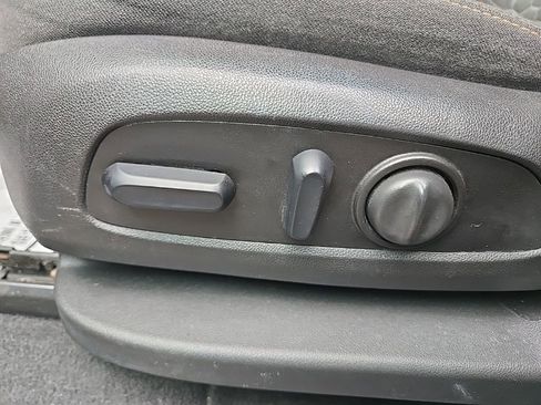 Used 2019 Chevrolet Equinox LT image 12