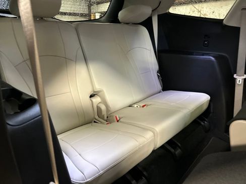 Used 2023 Buick Enclave Essence w/ Sport Touring Edition image 32