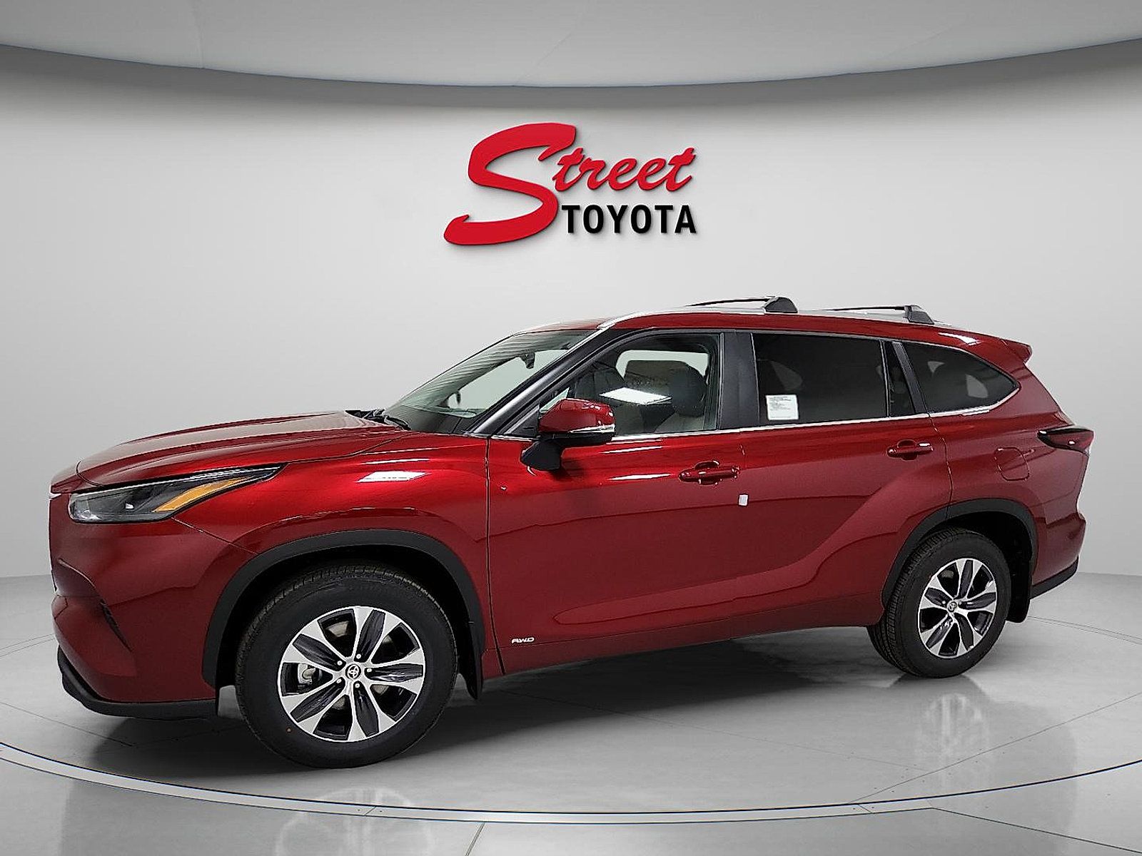 Certified 2026 Toyota Highlander XLE AWD/4WD image 2
