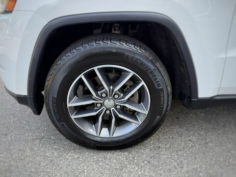 Used 2018 Jeep Grand Cherokee Limited AWD/4WD image 18