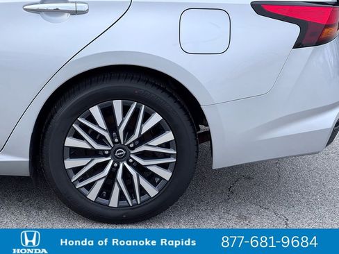 Used 2024 Nissan Altima 2.5 SV image 33