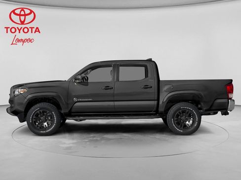 Used 2017 Toyota Tacoma SR5 w/ Tow Package image 3