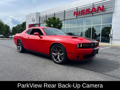 Used 2016 Dodge Challenger R/T w/ Driver Convenience Group RWD image 18