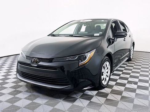 Certified 2025 Toyota Corolla LE image 3