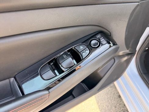 Used 2025 Nissan Altima 2.5 SR image 19