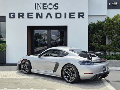 Used 2025 Porsche 718 Cayman GT4 RS RWD image 4