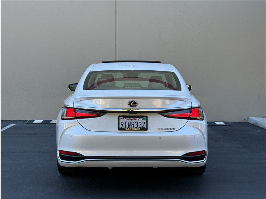 Used 2019 Lexus ES 300h w/ Premium Package FWD image 5