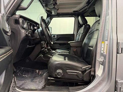 Used 2018 Jeep Wrangler Unlimited Sahara w/ Uconnect 4C Nav & Sound Group AWD/4WD image 11