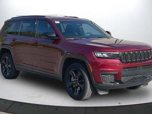 Certified 2025 Jeep Grand Cherokee L Altitude AWD/4WD image 2