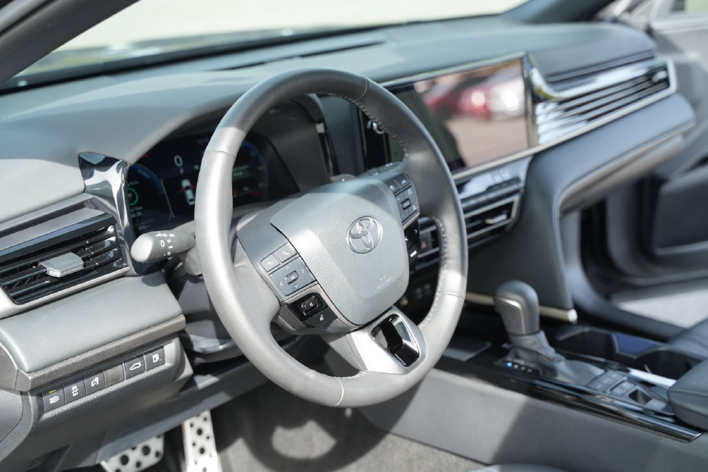 Used 2025 Toyota Camry XSE FWD image 27