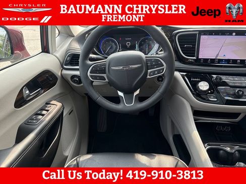 Used 2022 Chrysler Pacifica Limited AWD/4WD image 13