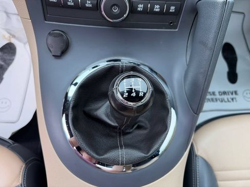 Used 2006 Pontiac Solstice Convertible w/ Premium Package RWD image 15